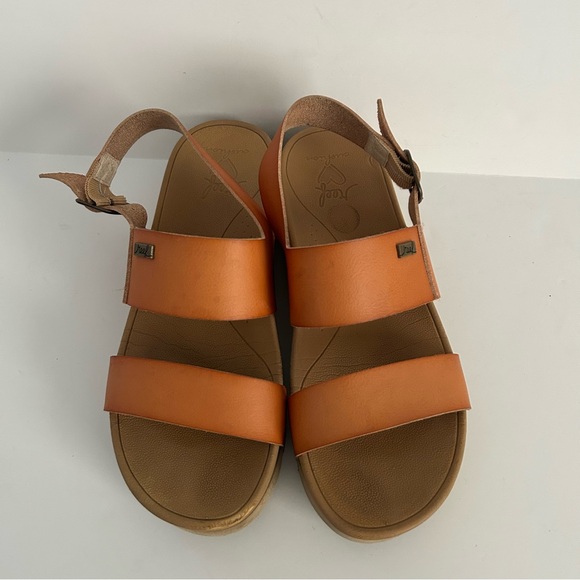 Reef Horizon Hi Buckle Sandals | Size 8 - Picture 2 of 7